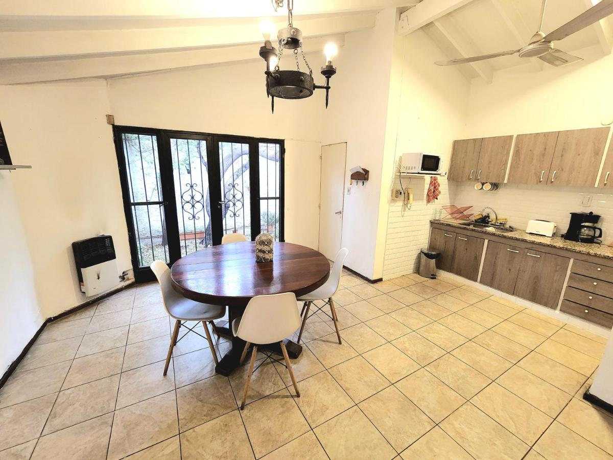 Big beautiful house with garden in 5ta Sección neighbourhood Mendoza Exterior foto