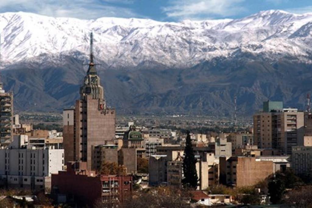 Big beautiful house with garden in 5ta Sección neighbourhood Mendoza Exterior foto